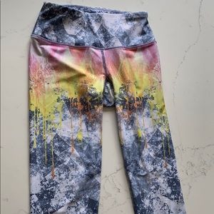 Paint splatter geometric workout leggings